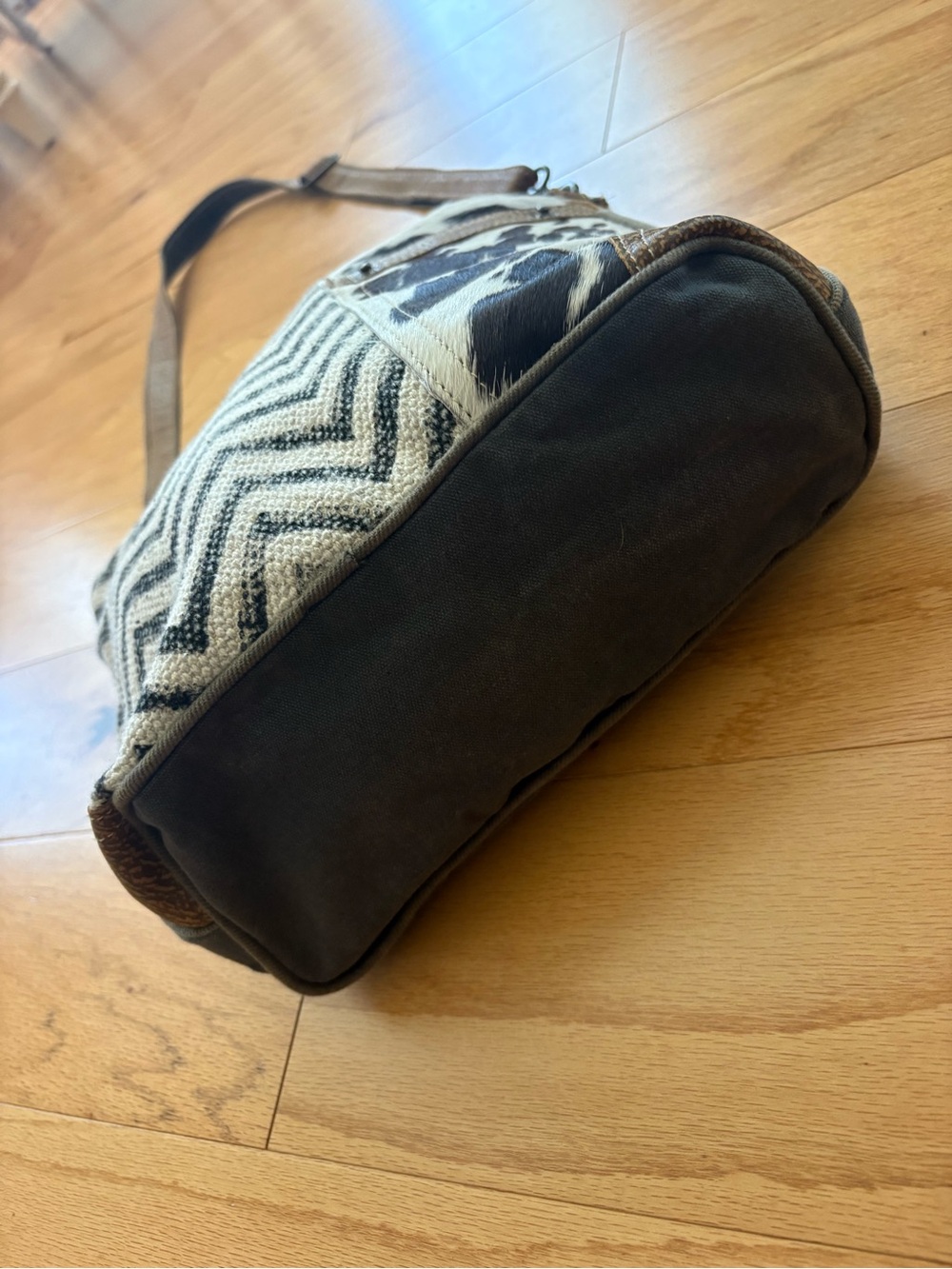 Myra Bag Adjustable Crossbody Shoulder Bag Western Boho Zipper Pocket - Picture 9 of 16